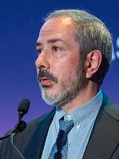 Portrait of Anthony Aguirre